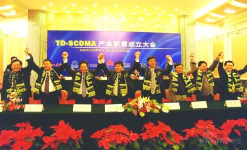�Ƽ�ʱ��_2001�꣬TD-SCDMA�ɹ������Ϊ����3G��׼(ͼ)