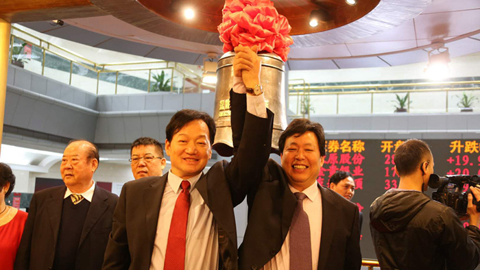 (2014年1月秦英林在上市现场)