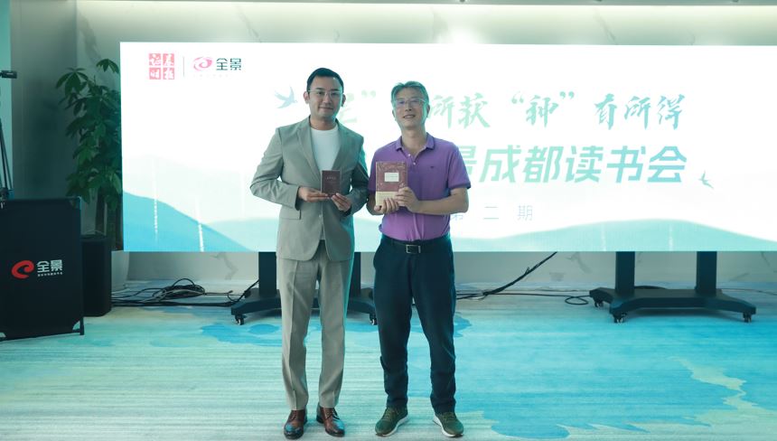 张伟建换书.jpg 张伟建换书.jpg