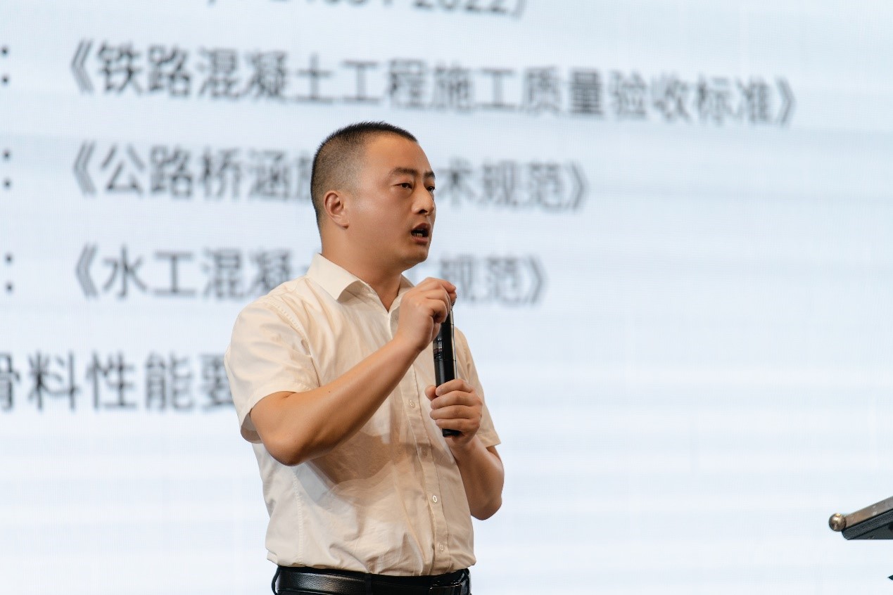 大宏立演讲.jpg 大宏立演讲.jpg