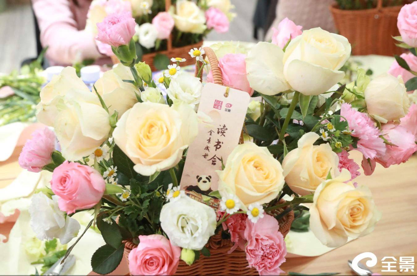 读书会插花.jpg 读书会插花.jpg