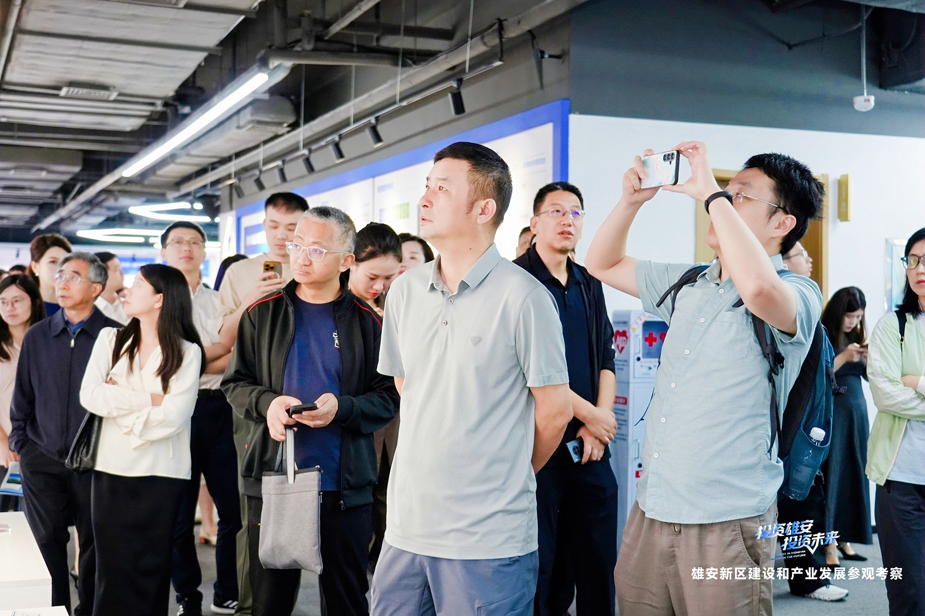 200家上市公司、逾8万亿市值走进雄安:资本市场与未来之城深度握手-2.jpg 200家上市公司、逾8万亿市值走进雄安:资本市场与未来之城深度握手-2.jpg