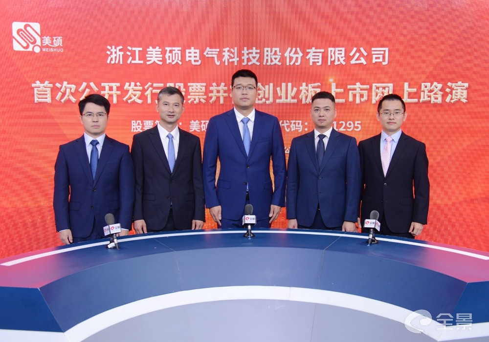 合影.jpg 合影.jpg